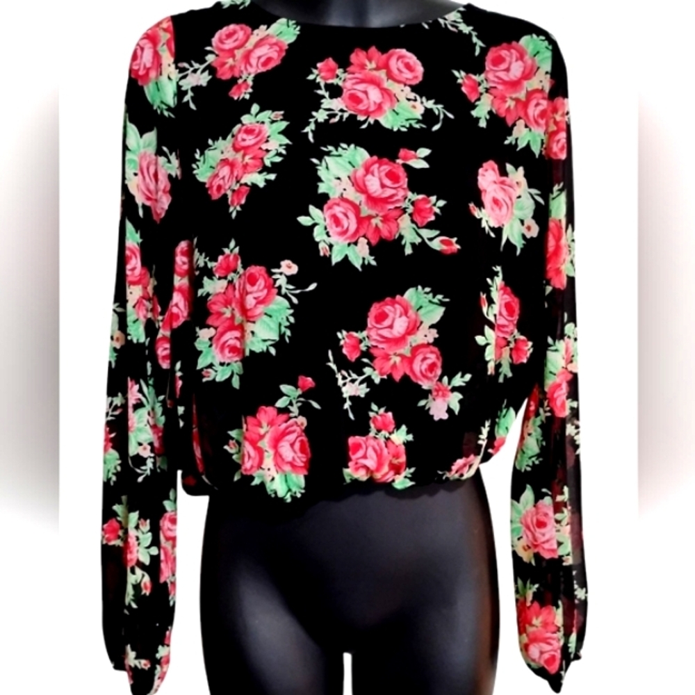 GUESS | ROSESROSESROSES 🌹 Sheer Long Sleeve Cropped Top & Open V Back Medium